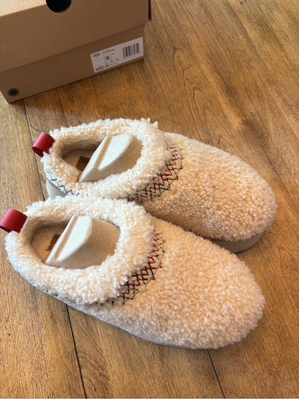 UGG Womens Cream Sherpa Slip-On Slippers with Red Stitch Accent. Worn twice. - Picture 2 of 5